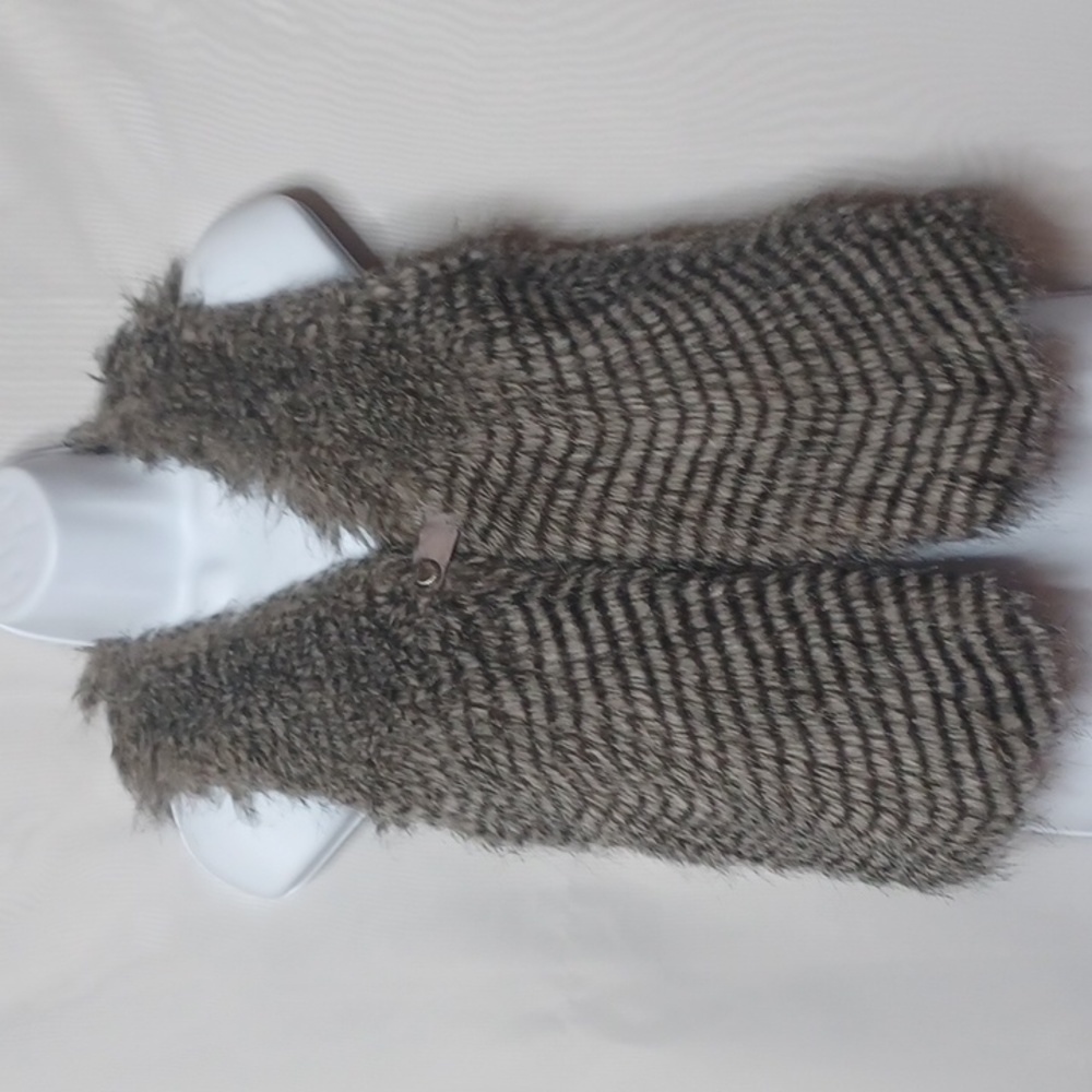 3 Pommes Girl's Gray and Back Faux Fur Vest. Size 10 Girl's